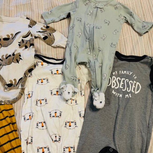 Super cute gender neutral baby bundle, almost all you need. - Picture 3 of 8